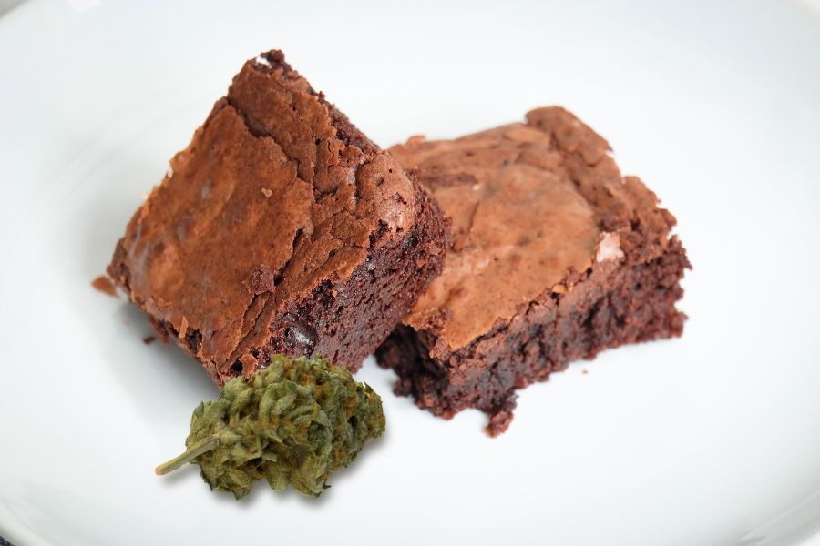 Close-up delicious pot brownie on plate